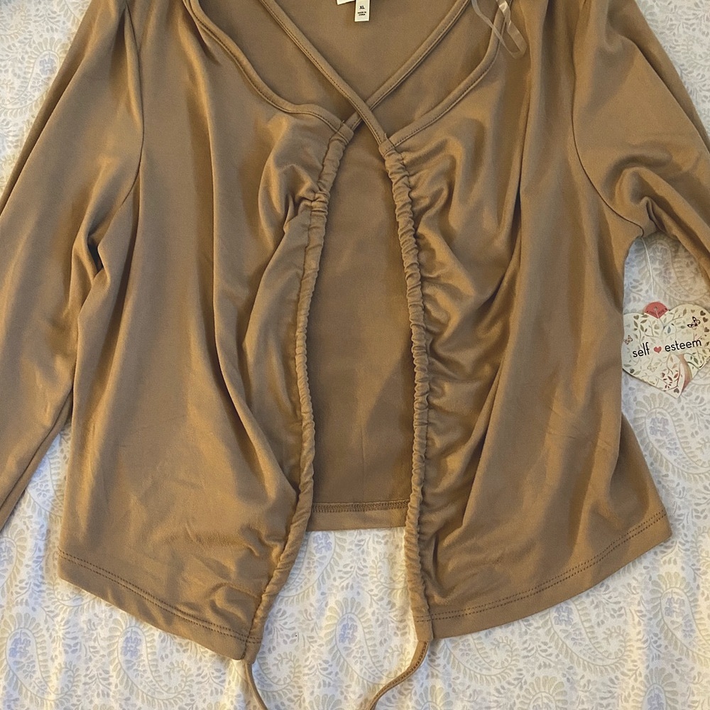 Self Esteem (juniors) scrunched cross-cross tie long sleeve crop top, camel - Picture 6 of 7